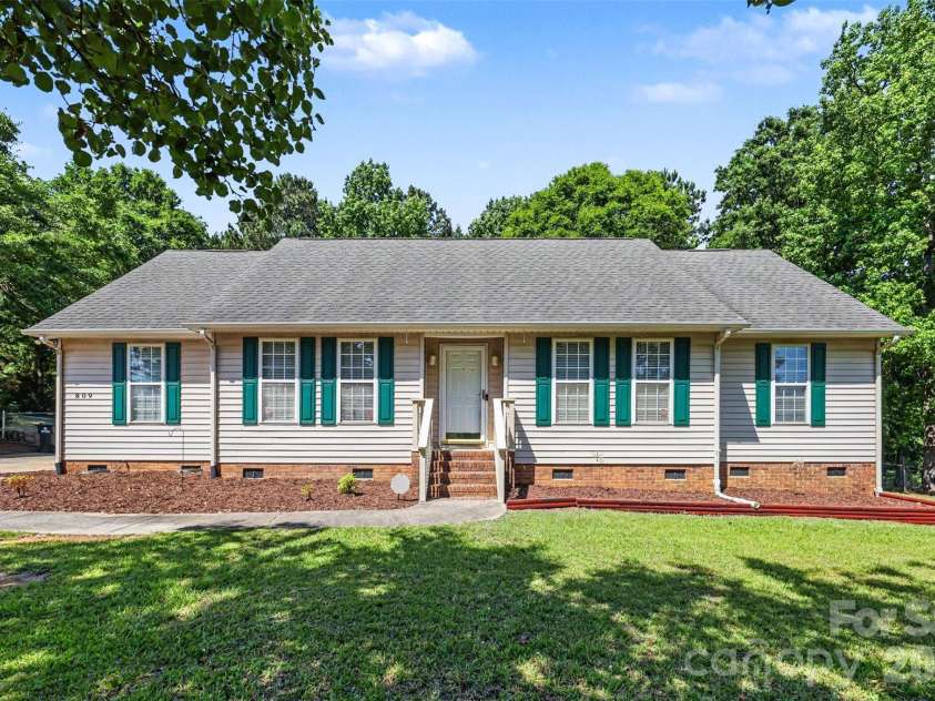 809 Robertson Road, Rock Hill, SC 29730.  MLS# CAR4383556, YatesRealty ID 27129. 