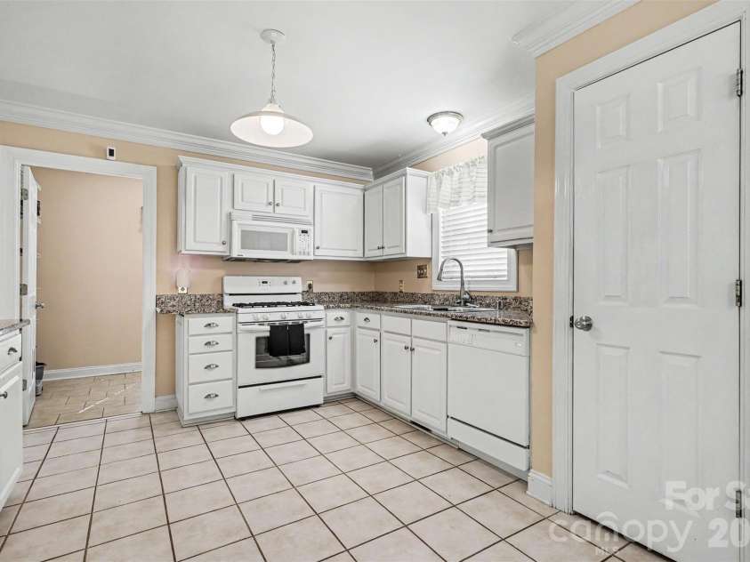 809 Robertson Road, Rock Hill, SC 29730.  MLS# CAR4383556, YatesRealty ID 27129. 