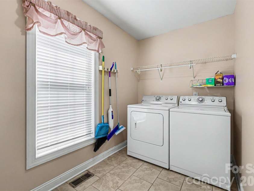 809 Robertson Road, Rock Hill, SC 29730.  MLS# CAR4383556, YatesRealty ID 27129. 