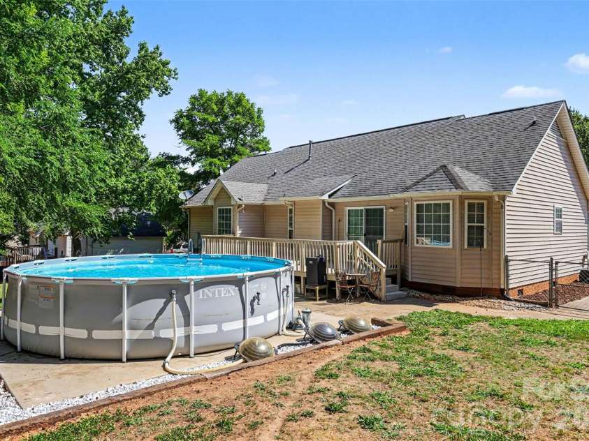 809 Robertson Road, Rock Hill, SC 29730.  MLS# CAR4383556, YatesRealty ID 27129. 