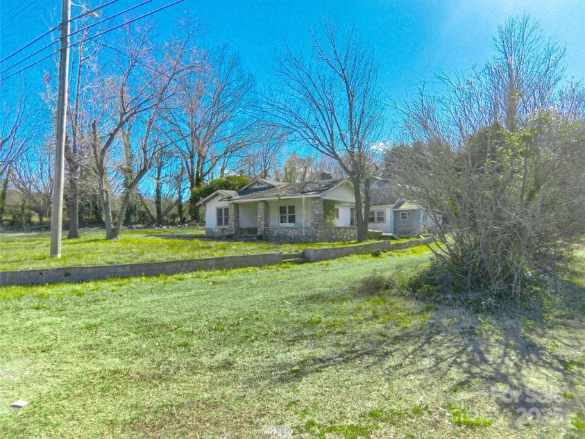 2033 Shelby Road, Kings Mountain, NC 28086.  MLS# CAR4235793, YatesRealty ID 2713. 