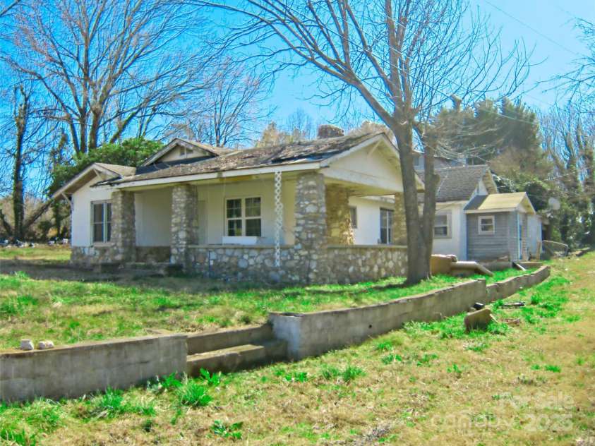 2033 Shelby Road, Kings Mountain, NC 28086.  MLS# CAR4235793, YatesRealty ID 2713. 