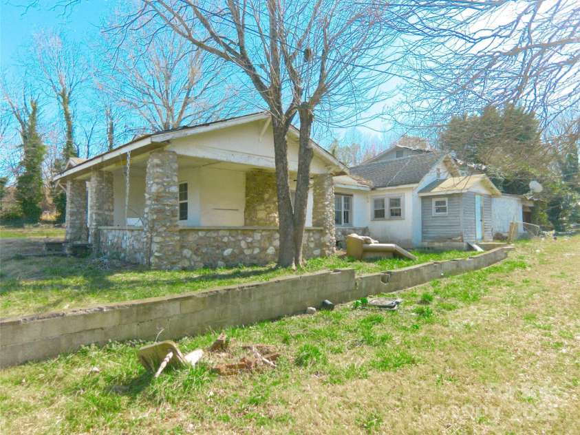 2033 Shelby Road, Kings Mountain, NC 28086.  MLS# CAR4235793, YatesRealty ID 2713. 