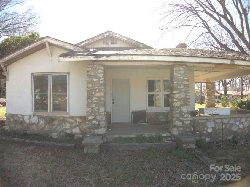 2033 Shelby Road, Kings Mountain, NC 28086.  MLS# CAR4235793, YatesRealty ID 2713. 