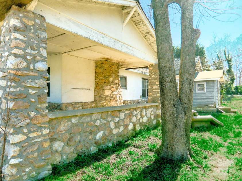 2033 Shelby Road, Kings Mountain, NC 28086.  MLS# CAR4235793, YatesRealty ID 2713. 