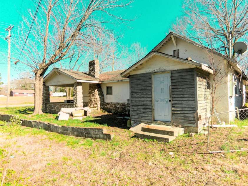 2033 Shelby Road, Kings Mountain, NC 28086.  MLS# CAR4235793, YatesRealty ID 2713. 