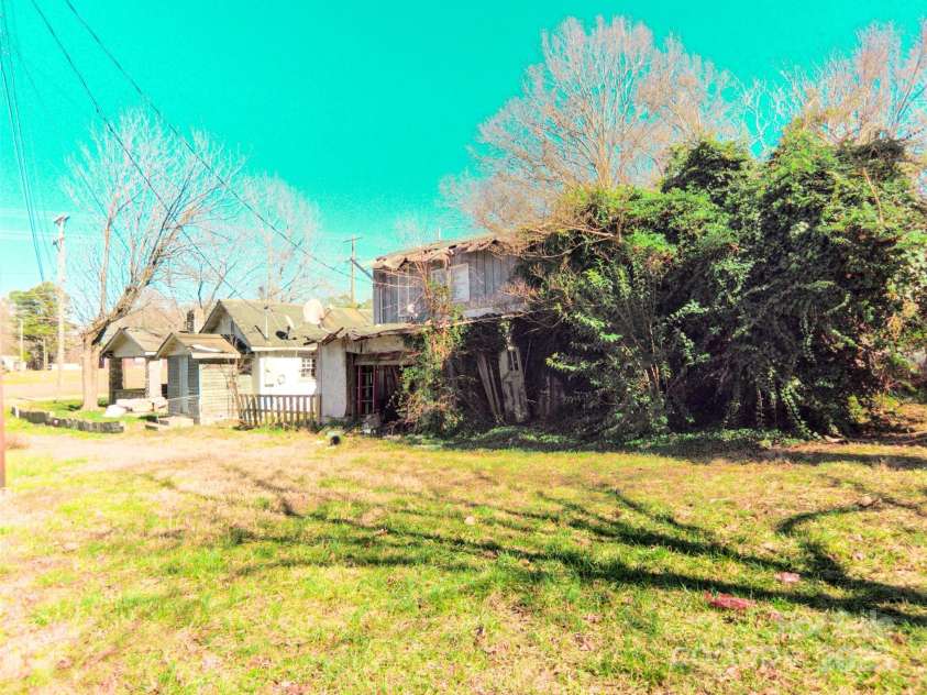 2033 Shelby Road, Kings Mountain, NC 28086.  MLS# CAR4235793, YatesRealty ID 2713. 