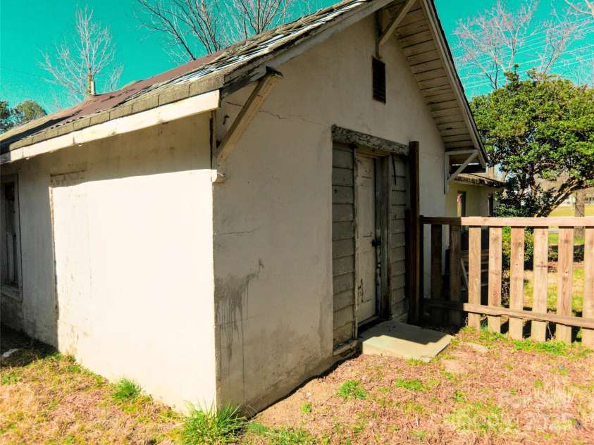 2033 Shelby Road, Kings Mountain, NC 28086.  MLS# CAR4235793, YatesRealty ID 2713. 