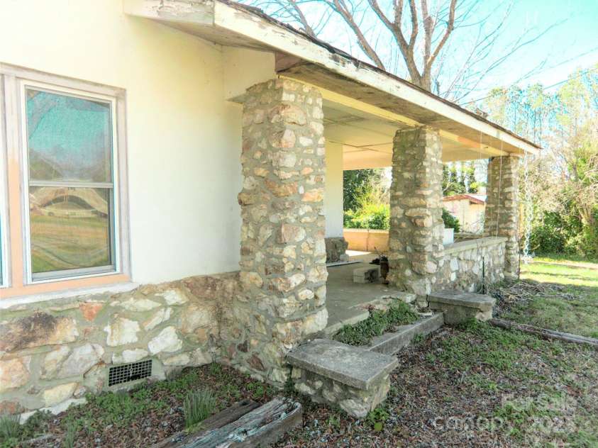 2033 Shelby Road, Kings Mountain, NC 28086.  MLS# CAR4235793, YatesRealty ID 2713. 