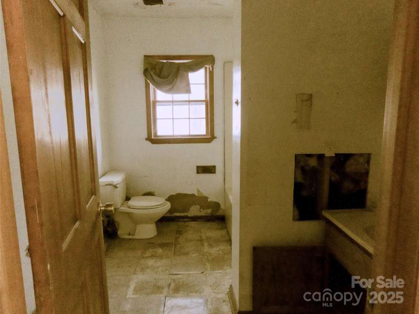 2033 Shelby Road, Kings Mountain, NC 28086.  MLS# CAR4235793, YatesRealty ID 2713. 