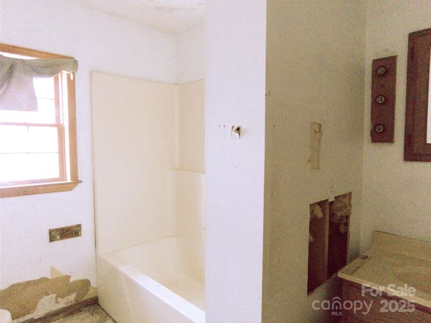 2033 Shelby Road, Kings Mountain, NC 28086.  MLS# CAR4235793, YatesRealty ID 2713. 