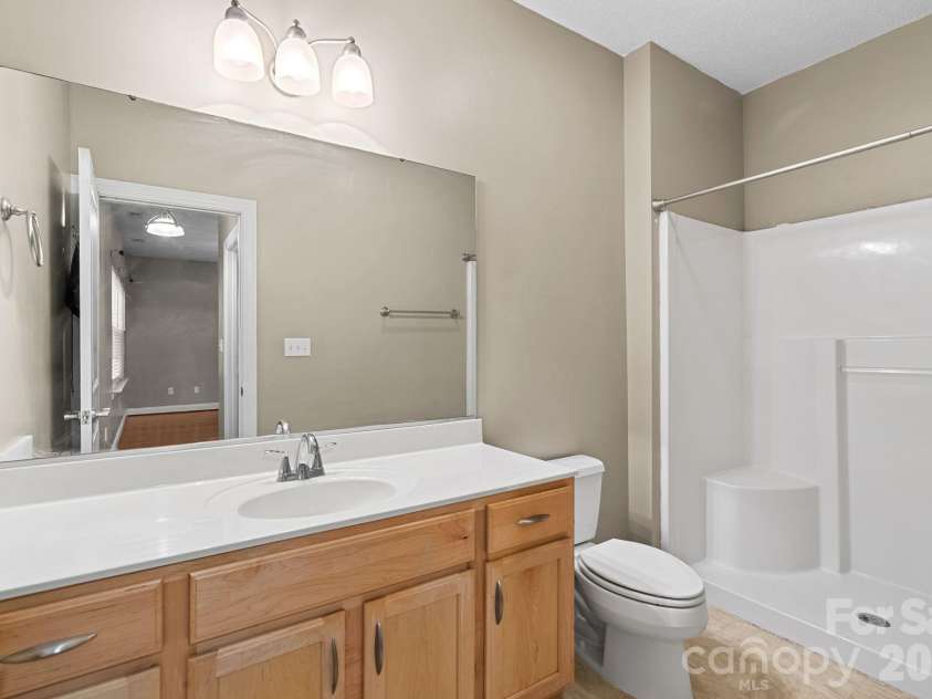 68 Fox Briar Drive, Fletcher, NC 28732.  MLS# CAR4322549, YatesRealty ID 2713. Primary ensuite bathroom