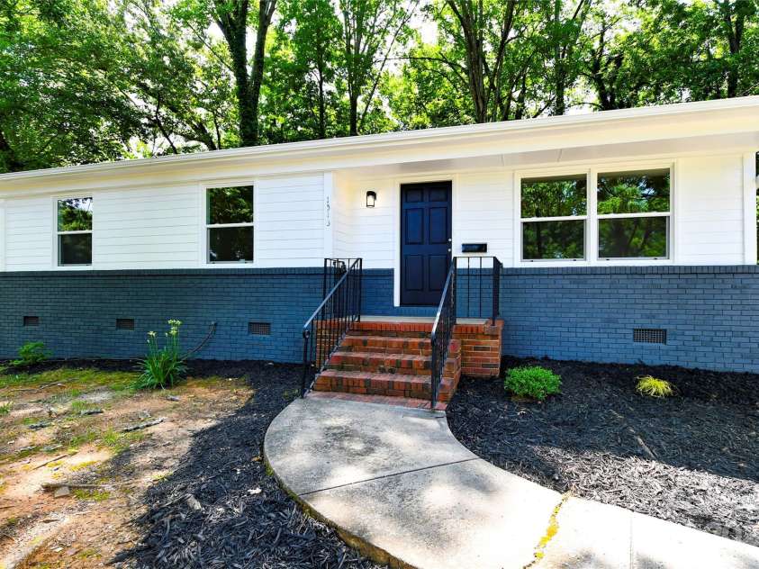 1513 Greenview Place, Charlotte, NC 28208.  MLS# CAR4272147, YatesRealty ID 27130. 