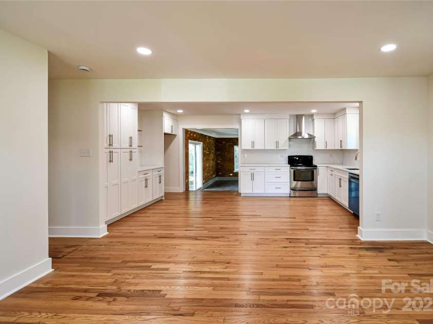 1513 Greenview Place, Charlotte, NC 28208.  MLS# CAR4272147, YatesRealty ID 27130. 