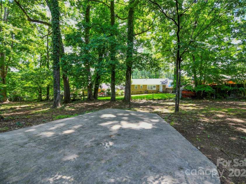 1513 Greenview Place, Charlotte, NC 28208.  MLS# CAR4272147, YatesRealty ID 27130. 