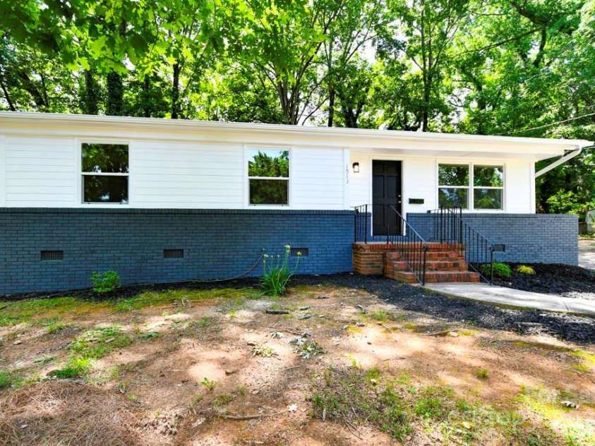 1513 Greenview Place, Charlotte, NC 28208.  MLS# CAR4328630, YatesRealty ID 27130. 