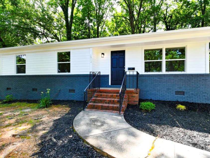 1513 Greenview Place, Charlotte, NC 28208.  MLS# CAR4328630, YatesRealty ID 27130. 