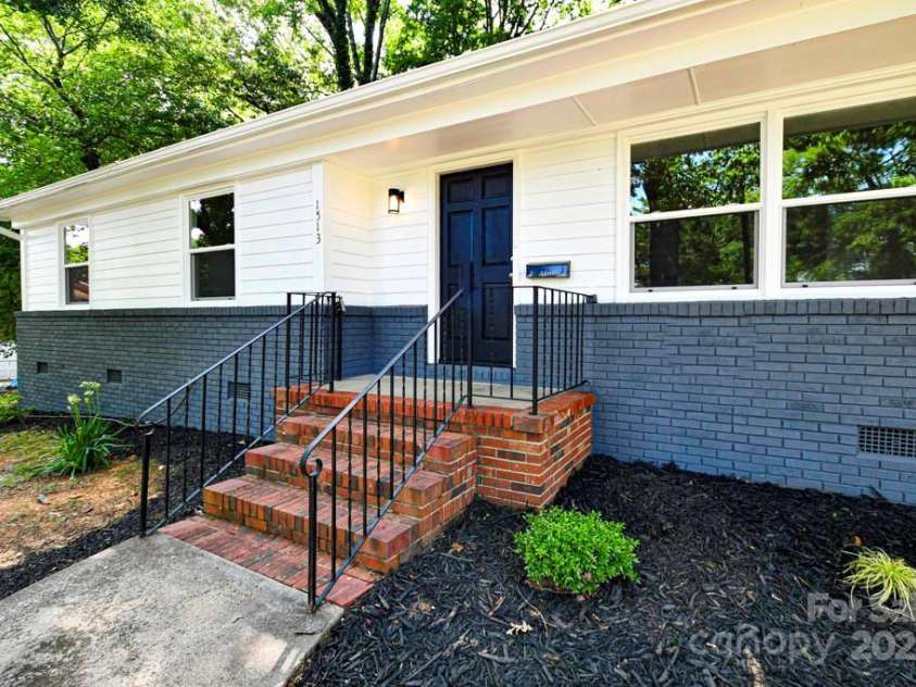 1513 Greenview Place, Charlotte, NC 28208.  MLS# CAR4328630, YatesRealty ID 27130. 