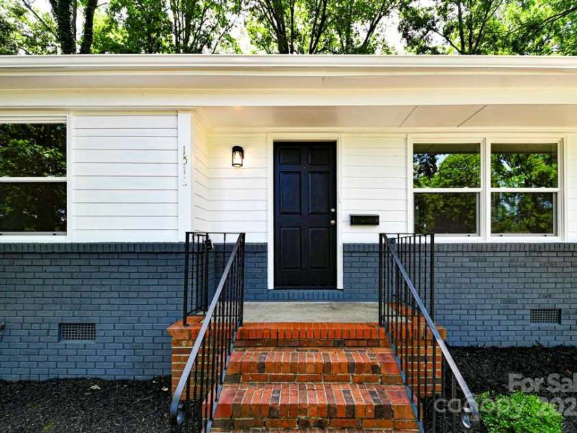 1513 Greenview Place, Charlotte, NC 28208.  MLS# CAR4328630, YatesRealty ID 27130. 