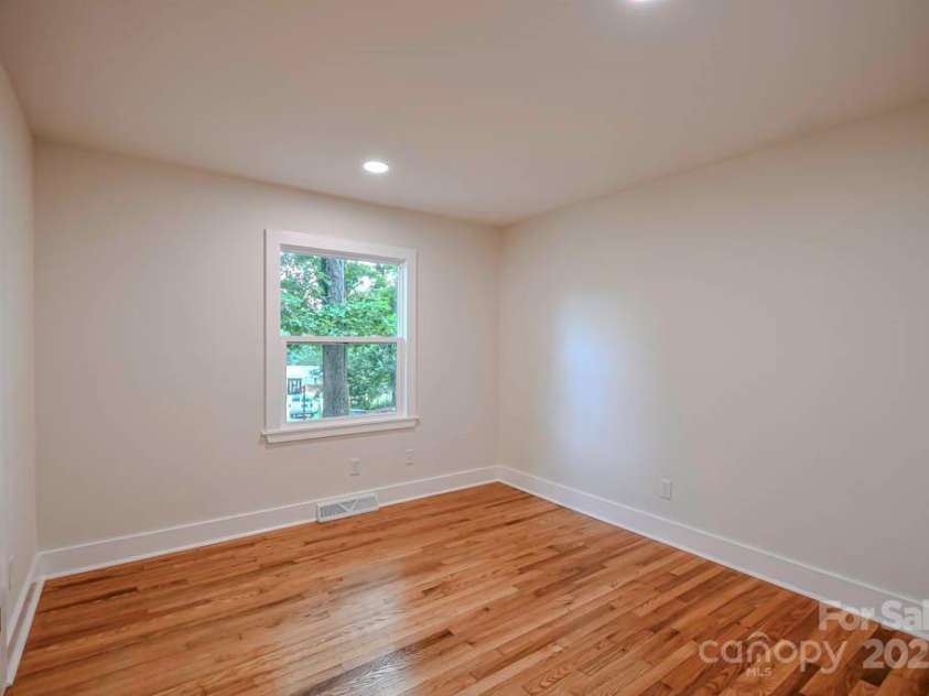 1513 Greenview Place, Charlotte, NC 28208.  MLS# CAR4328630, YatesRealty ID 27130. 