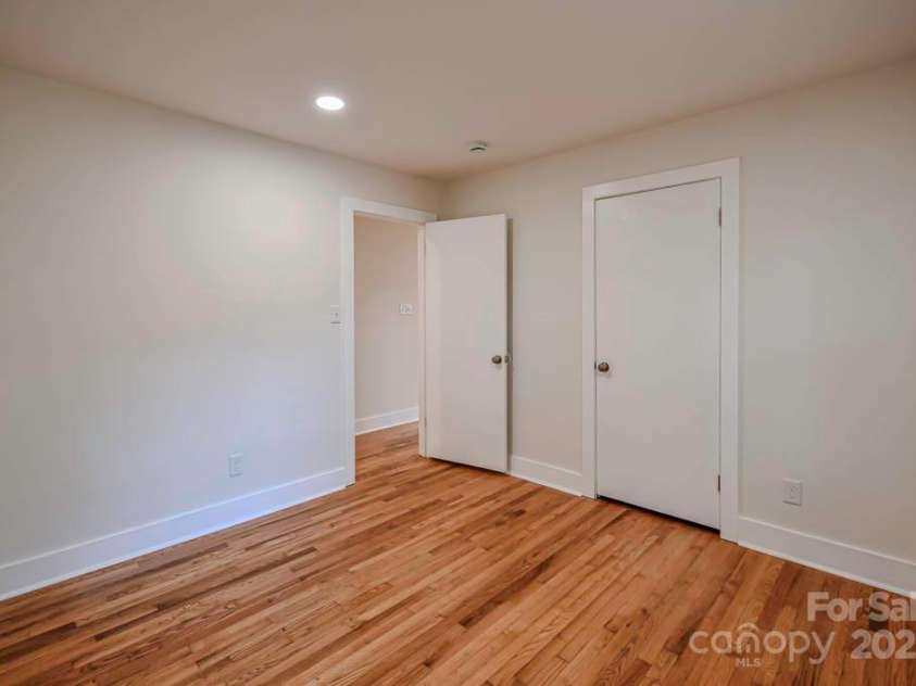 1513 Greenview Place, Charlotte, NC 28208.  MLS# CAR4328630, YatesRealty ID 27130. 