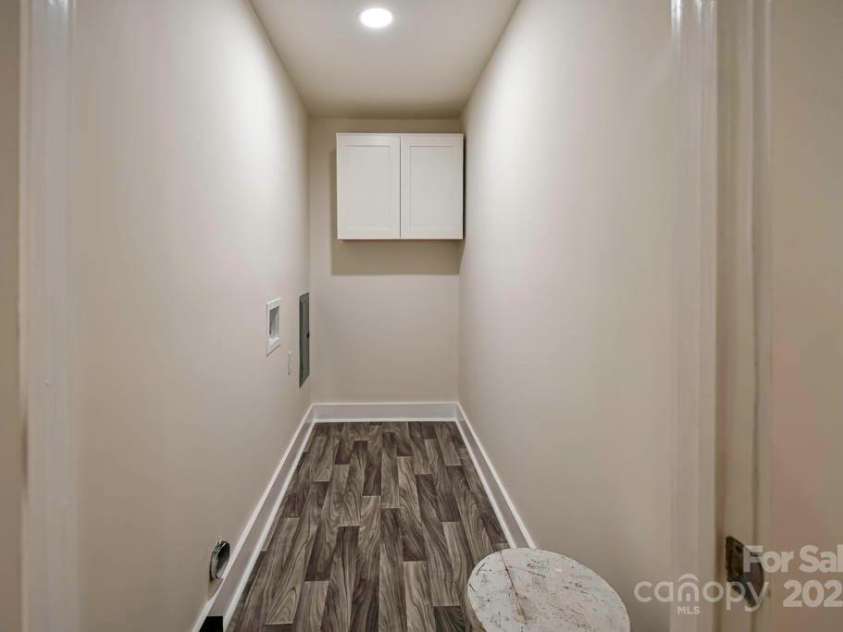 1513 Greenview Place, Charlotte, NC 28208.  MLS# CAR4328630, YatesRealty ID 27130. 