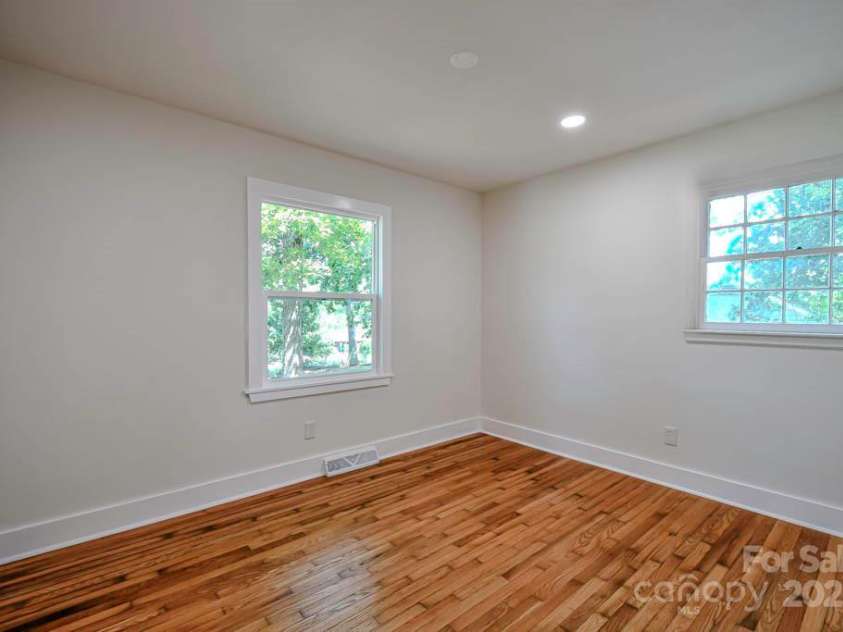 1513 Greenview Place, Charlotte, NC 28208.  MLS# CAR4328630, YatesRealty ID 27130. 