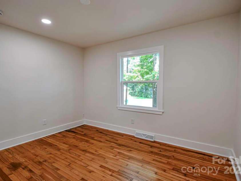 1513 Greenview Place, Charlotte, NC 28208.  MLS# CAR4328630, YatesRealty ID 27130. 