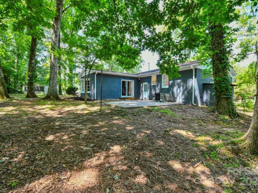 1513 Greenview Place, Charlotte, NC 28208.  MLS# CAR4328630, YatesRealty ID 27130. 