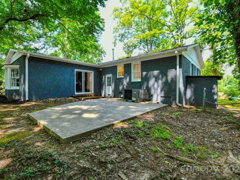 1513 Greenview Place, Charlotte, NC 28208.  MLS# CAR4328630, YatesRealty ID 27130. 