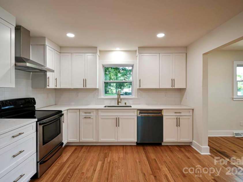 1513 Greenview Place, Charlotte, NC 28208.  MLS# CAR4328630, YatesRealty ID 27130. 