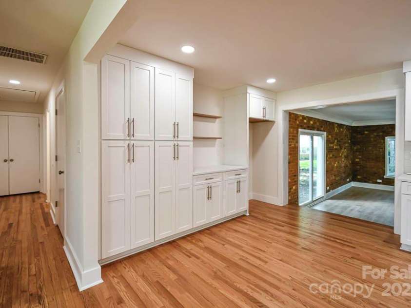 1513 Greenview Place, Charlotte, NC 28208.  MLS# CAR4328630, YatesRealty ID 27130. 