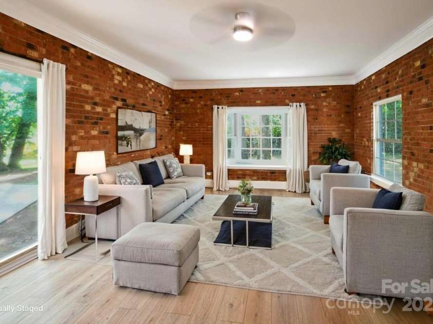 1513 Greenview Place, Charlotte, NC 28208.  MLS# CAR4328630, YatesRealty ID 27130. 