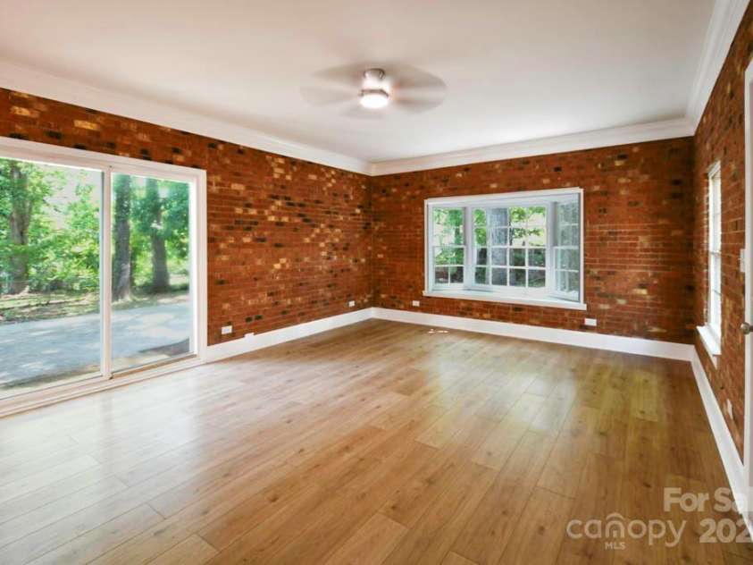 1513 Greenview Place, Charlotte, NC 28208.  MLS# CAR4328630, YatesRealty ID 27130. 