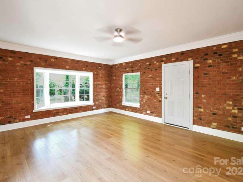 1513 Greenview Place, Charlotte, NC 28208.  MLS# CAR4328630, YatesRealty ID 27130. 