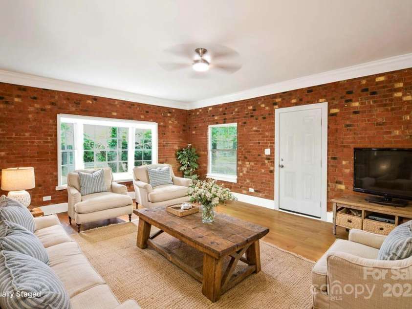 1513 Greenview Place, Charlotte, NC 28208.  MLS# CAR4328630, YatesRealty ID 27130. 