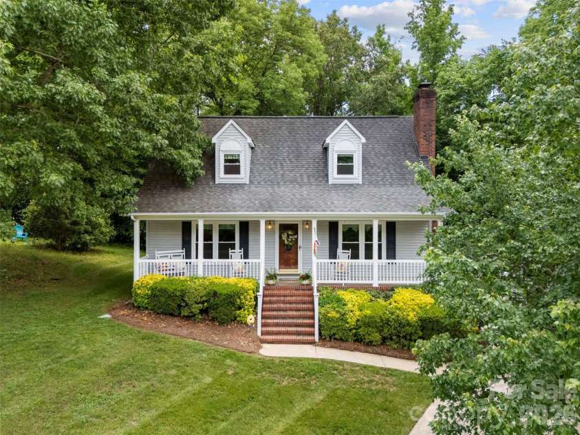 111 Bridgeport Lane, Gastonia, NC 28056.  MLS# CAR4387866, YatesRealty ID 27131. 