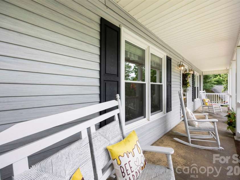 111 Bridgeport Lane, Gastonia, NC 28056.  MLS# CAR4387866, YatesRealty ID 27131. 
