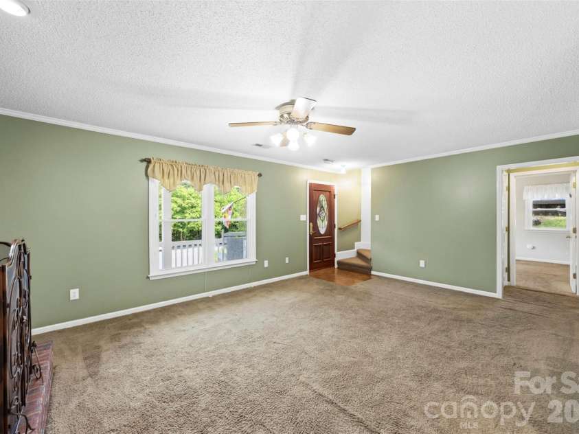 111 Bridgeport Lane, Gastonia, NC 28056.  MLS# CAR4387866, YatesRealty ID 27131. 