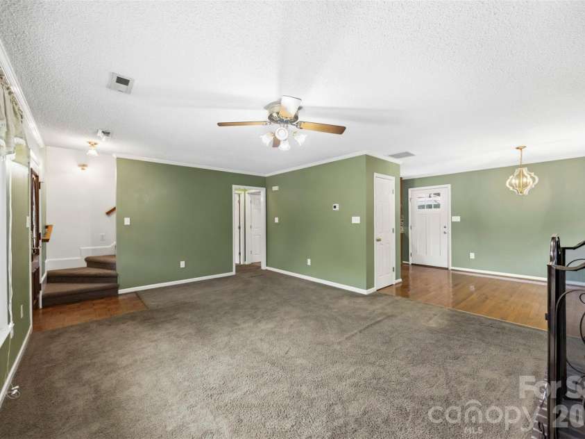 111 Bridgeport Lane, Gastonia, NC 28056.  MLS# CAR4387866, YatesRealty ID 27131. 