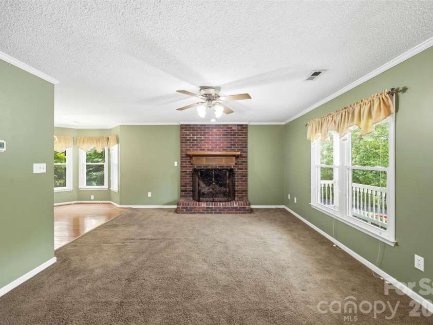 111 Bridgeport Lane, Gastonia, NC 28056.  MLS# CAR4387866, YatesRealty ID 27131. 