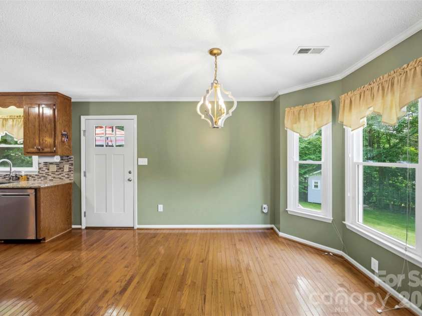 111 Bridgeport Lane, Gastonia, NC 28056.  MLS# CAR4387866, YatesRealty ID 27131. 