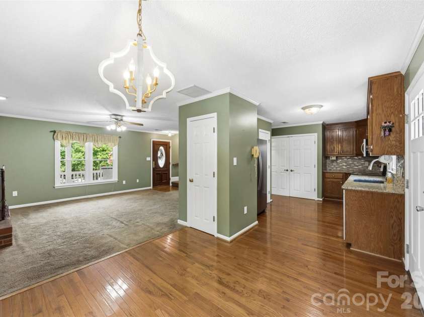 111 Bridgeport Lane, Gastonia, NC 28056.  MLS# CAR4387866, YatesRealty ID 27131. 