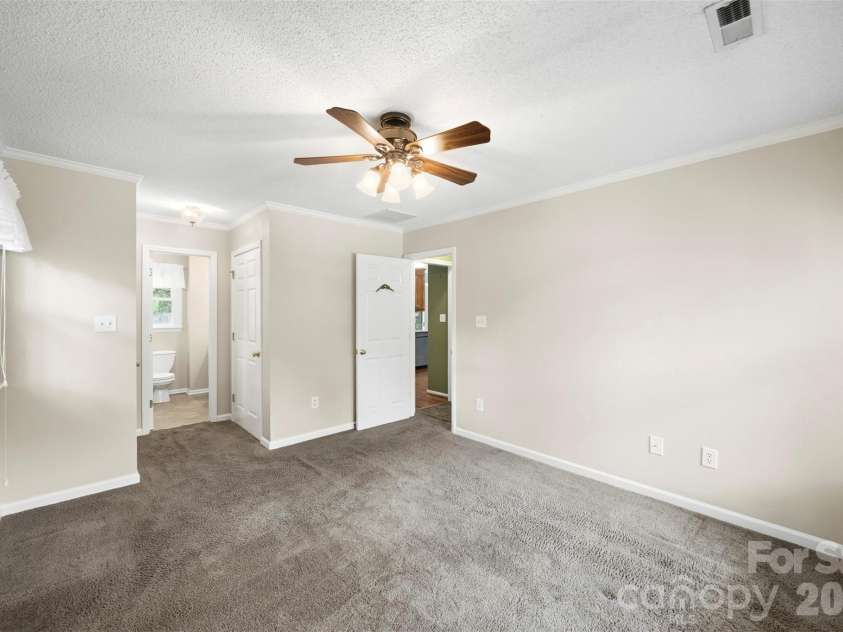 111 Bridgeport Lane, Gastonia, NC 28056.  MLS# CAR4387866, YatesRealty ID 27131. 