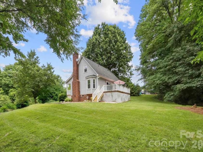 111 Bridgeport Lane, Gastonia, NC 28056.  MLS# CAR4387866, YatesRealty ID 27131. 