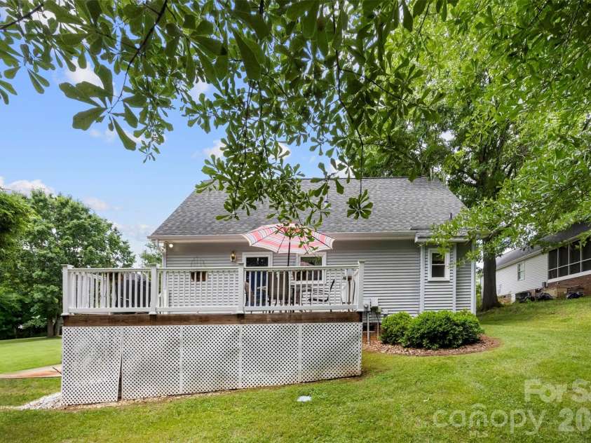 111 Bridgeport Lane, Gastonia, NC 28056.  MLS# CAR4387866, YatesRealty ID 27131. 