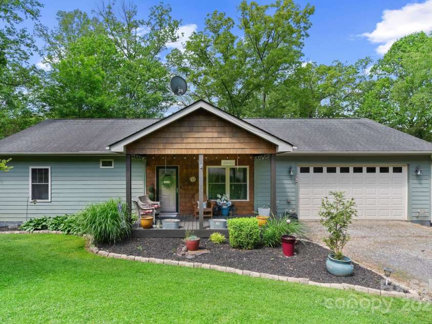 33 & 34 Grandview Court, Asheville, NC 28806.  MLS# CAR4277242, YatesRealty ID 27132. 34 Grandview