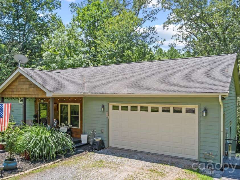 33 & 34 Grandview Court, Asheville, NC 28806.  MLS# CAR4277242, YatesRealty ID 27132. Front View of 34