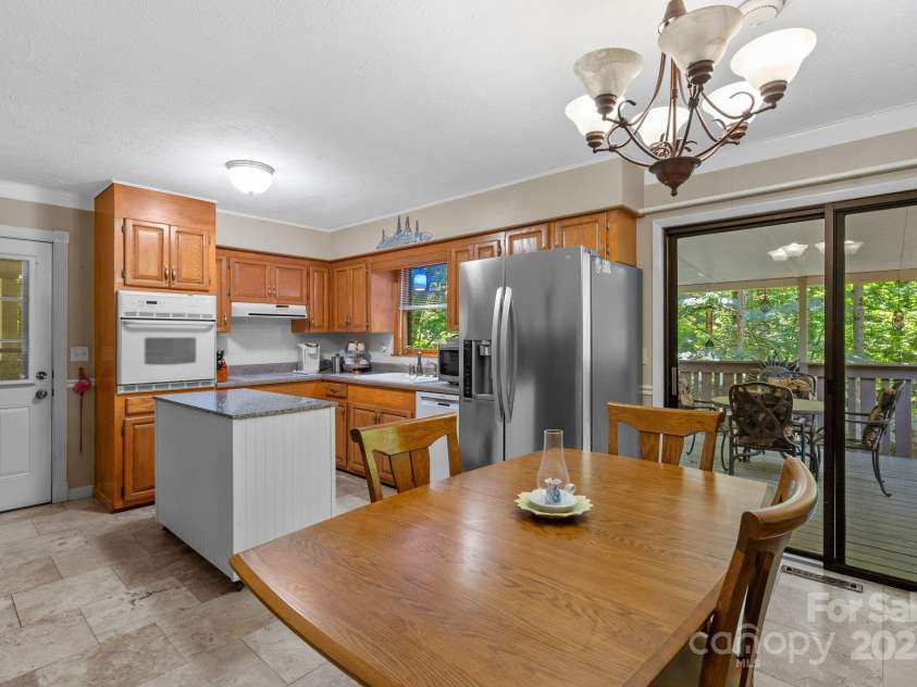 33 & 34 Grandview Court, Asheville, NC 28806.  MLS# CAR4277242, YatesRealty ID 27132. Kitchen and Dining Area - 33 Grandview