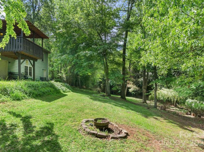 33 & 34 Grandview Court, Asheville, NC 28806.  MLS# CAR4277242, YatesRealty ID 27132. Private Backyard- 34 Grandview